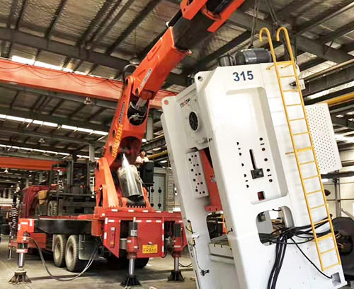 东方华侨农场附近随车吊出租，轻松解决运输难题