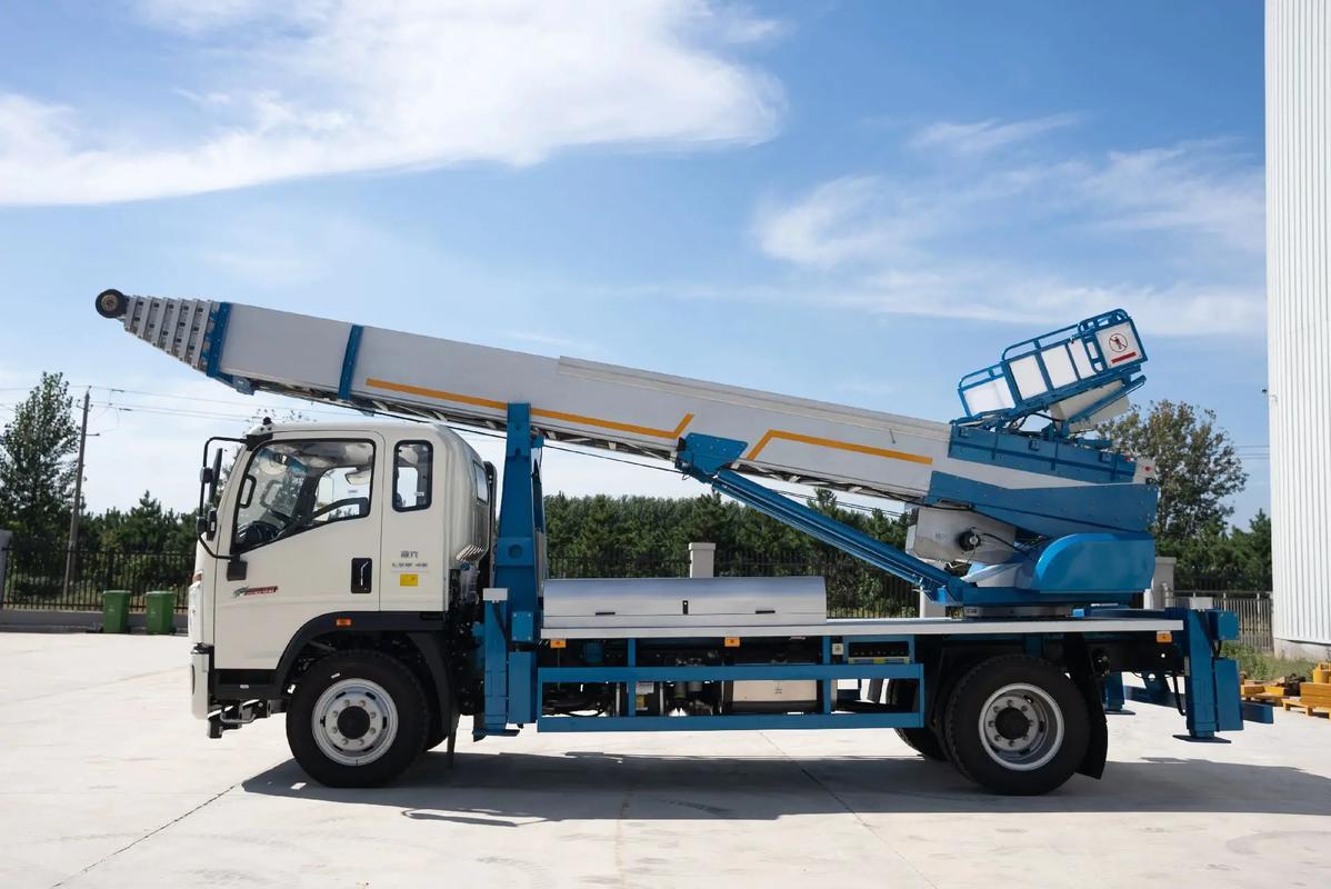 东方华侨农场云梯上料车租赁费用