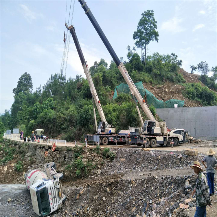 东方华侨农场汽车掉沟里叫吊车救援要多少钱