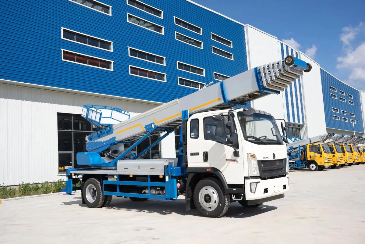 东方华侨农场出租云梯车高空作业车 建筑垃圾搬运